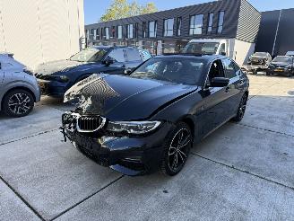 damaged passenger cars BMW 3-serie 330e High Executive M HUD - SCHUIFDAK - KEYLESS 2019/10