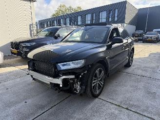 Damaged car Audi Q5 55 TFSI e QUATRO PHEV S-LINE COMPETION-LUCHTVERING-360 CAMERA-NAVI-PANO 2020/11