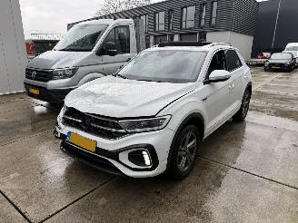 Schadeauto Volkswagen T-Roc 1.5 TSI R-LINE-DSG-PANO-KEYLESS-CAMERA-NAVI-CRUISE 2024/7