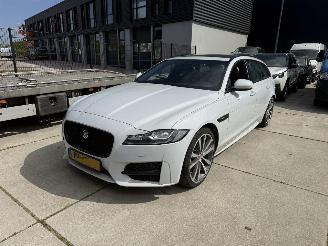 damaged passenger cars Jaguar XF Sportbrake 2.0d Portfolio R-Sport 179PK - PANO - LED - KEYLESS 2017/10