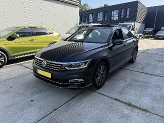 Unfallwagen Volkswagen Passat 1.5 TSI Highline Business R -DSG-PANO-LEDER-CAMERA 2018/11