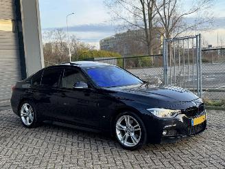 skadebil auto BMW 3-serie 330e M-Pakket Schuifdak Memory Head-Up 2016/10