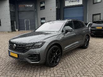 Unfallwagen Volkswagen Touareg 3.0 TSI R 4Motion Hybrid 544Pk Pano DynAudio Sfeerverlichting Head-Up 2021/10