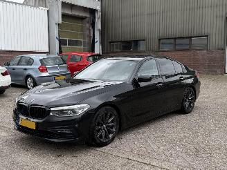 Vaurioauto  passenger cars BMW 5-serie 540i 340Pk High Executive NAP Nederlandse Auto 2018/1