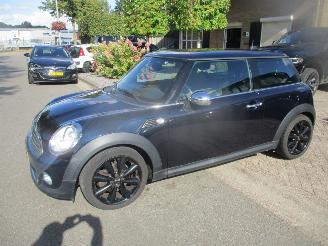 Vaurioauto  passenger cars Mini One 1.6 ONE PEPPER CLIMA 2013/10