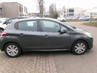 Peugeot 208 1.2 I ALLURE 5 DEURS AIRCO picture 5