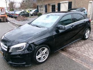 krockskadad bil auto Mercedes A-klasse 180 AMBITION AUTOMAAT CLIMA NAVI LEDER 2013/6