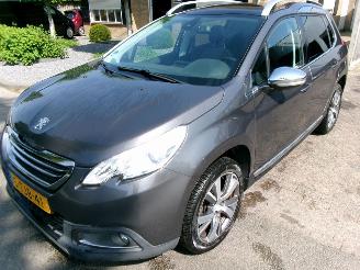 damaged passenger cars Peugeot 2008 1.6 VTI ALLURE CLIMA NAVI PANO 2014/2