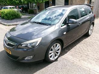 Schadeauto Opel Astra 1.4 SPORT CLIMA 2011/4