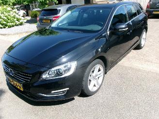 Auto incidentate Volvo V-60 2.4 D6 AWD PLUG-IN HYBRID R-DESIGN 2015/10