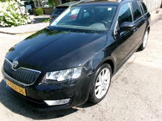 Vaurioauto  passenger cars Skoda Octavia 1.6 TDI AUTOMAAT AMBITION BUSINESSLINE 2013/9
