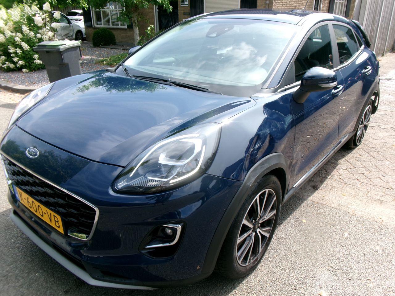 Ford Puma 1.0 HYBRID TITANIUM