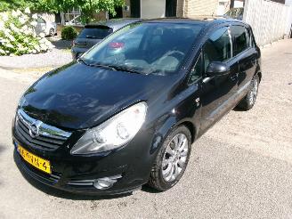 uszkodzony samochody osobowe Opel Corsa 1.4-16V 111 EDITION 2011/3