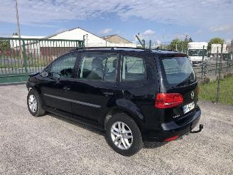 Schadeauto Volkswagen Touran 1.9 TDI    7 PLACES 2011/11