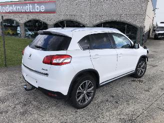 damaged passenger cars Peugeot 4008 ALLURE 1.6 HDI  4WD 2017/5