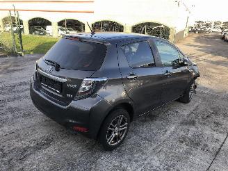 Vaurioauto  passenger cars Toyota Yaris 1.5 HYBRIDE 2013/10