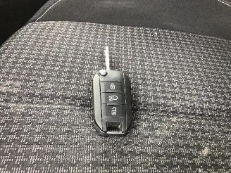 Peugeot 308 BREAK  1.2 T picture 14