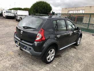 Vaurioauto  passenger cars Dacia Sandero 1.6 I  STEPWAY 2010/6