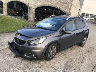 damaged passenger cars Peugeot 2008 1.2 SIGNATURE 2022/1