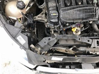 Peugeot 208 1.0 picture 8