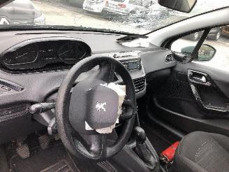 Peugeot 208 1.0 picture 15