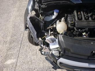 Peugeot 208 1.2 picture 22