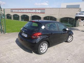 skadebil auto Peugeot 208 1.2 2018/8