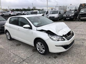 Peugeot 308 1.2 picture 6