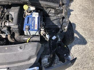 Peugeot 208 1.2 picture 12