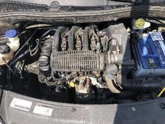 Peugeot 208 1.2 picture 11