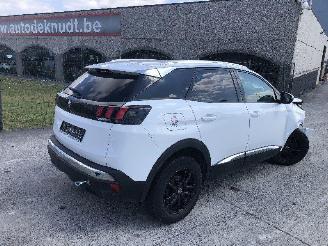 Vaurioauto  passenger cars Peugeot 3008 1.6 HDI 2018/2