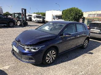 Voiture accidenté Volkswagen Golf GOLF 8  1.4 HYBRIDE 2022/10