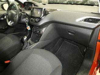 Peugeot 208 SIGNATURE picture 12