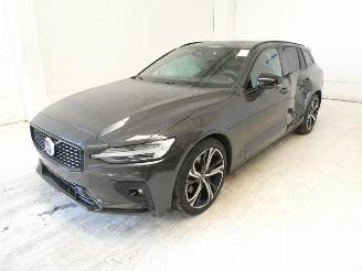Volvo V-60 PLUS DARK picture 3