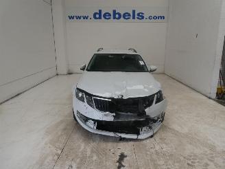 damaged passenger cars Skoda Octavia AMBITION 2020/10
