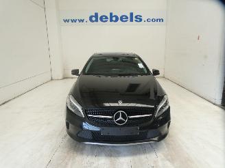 krockskadad bil auto Mercedes A-klasse 1.5D A 180 D 2017/12