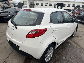uszkodzony samochody osobowe Mazda 2 1.4 B 2013/9