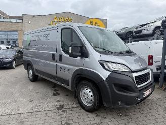damaged passenger cars Peugeot Boxer 2.2 BLUEHDI L2H1 2020/2