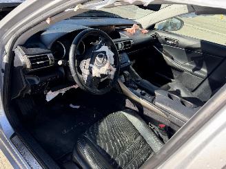 Lexus IS 300H picture 6