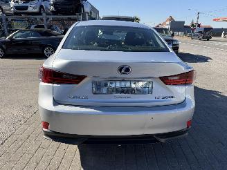 Lexus IS 300H picture 9