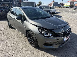 Opel Astra 1.2 B picture 3