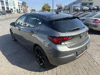 Opel Astra 1.2 B picture 11