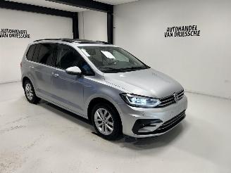 Vaurioauto  passenger cars Volkswagen Touran DSG+ PANORAMA 2016/10