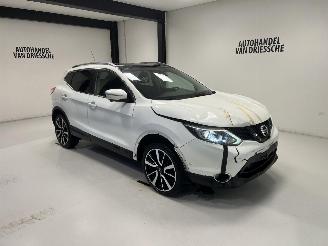 Damaged car Nissan Qashqai EDITION 2014/4