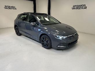 uszkodzony samochody osobowe Volkswagen Golf PLUGIN HYBRIDE 2022/11