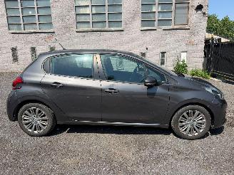 Voiture accidenté Peugeot 208 SIGNATURE 2018/9