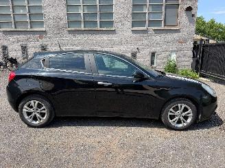 uszkodzony samochody osobowe Alfa Romeo Giulietta 1.6 JTD 2011/2
