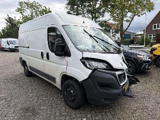 uszkodzony samochody ciężarowe Peugeot Boxer 330 2.2 Bleu HDI  140 L2 H2  Premium 2019/11