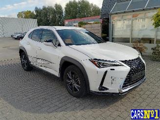 Lexus UX  picture 3