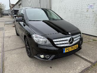 damaged passenger cars Mercedes B-klasse 220d Ambition Automaat 2013/9